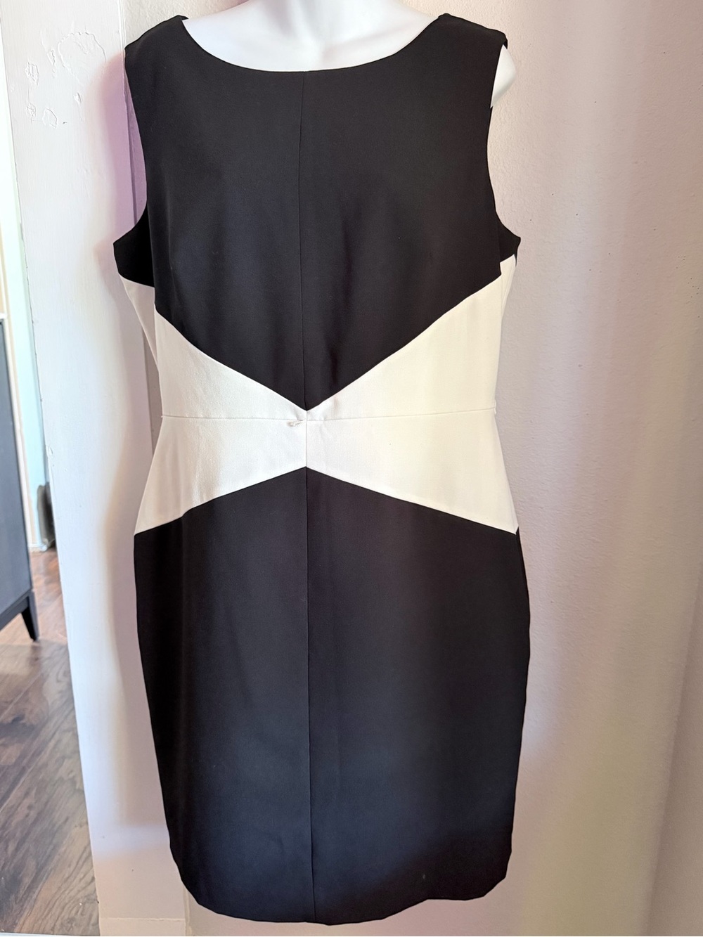 Calvin Klein White Black Sleeveless Sheath Dress Size 14